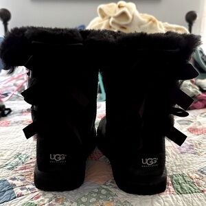 Black Bailey Bow Uggs—Size 6